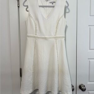 Sandra Darren White Fit & Flare Dress Sleeveless V Neck A Line Size 8